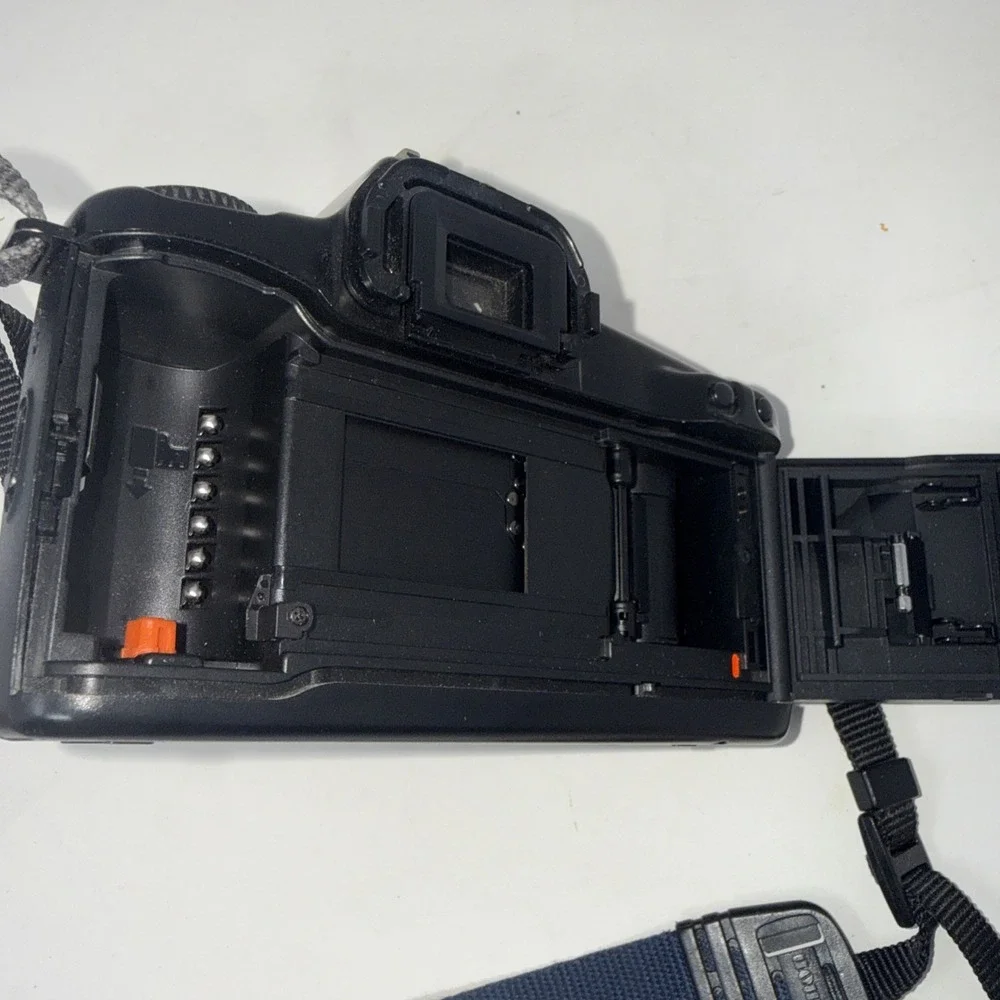 Canon EOS Rebel 35mm Film SLR Camera 35-80mm Zoom Lens Works Needs Battery